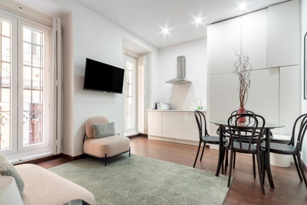 2 Bedrooms 2 Bathrooms Furnished - Malasana - Bright Stylish - Mintystay مدريد المظهر الخارجي الصورة